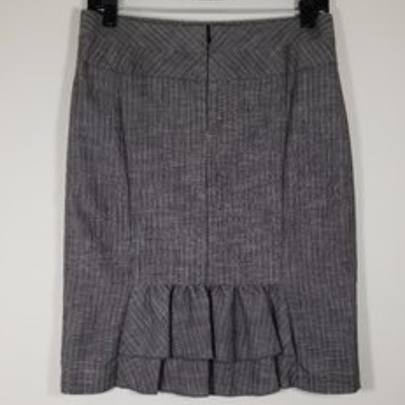 ❌SOLD❌B. WEAR gray with white pinstripe skirt size 9 - Picture 4 of 7